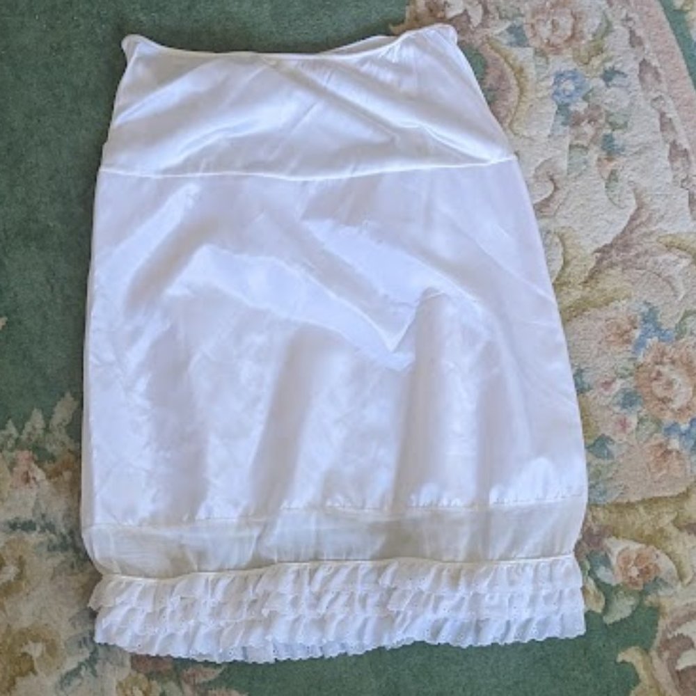 VINTAGE HEM Women Size Large Half Slip White Eyelet Edge Add Length to Skirts
